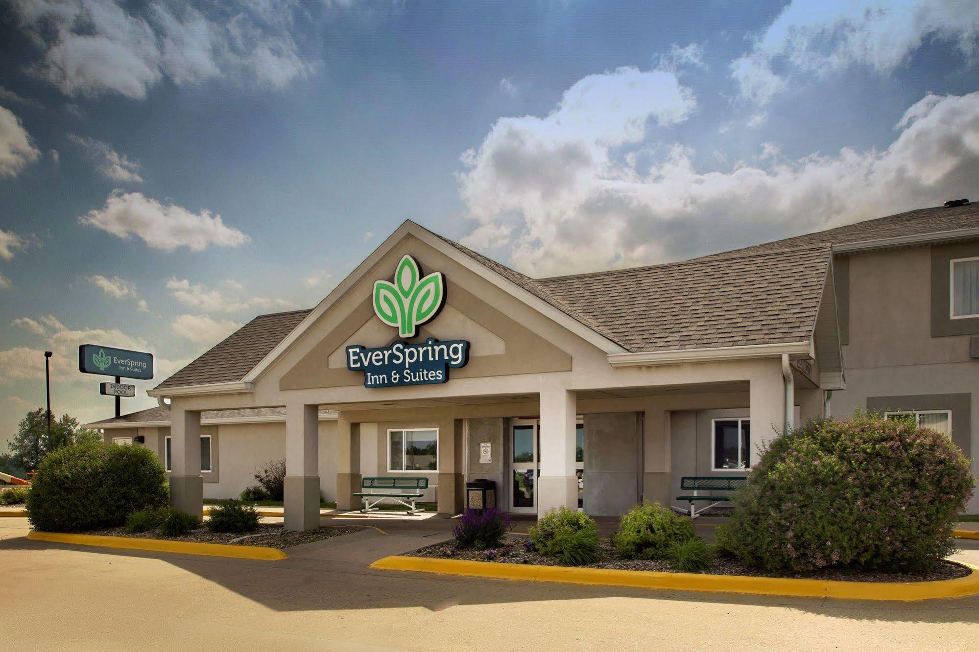 Everspring Inn & Suites Oskaloosa Exterior photo